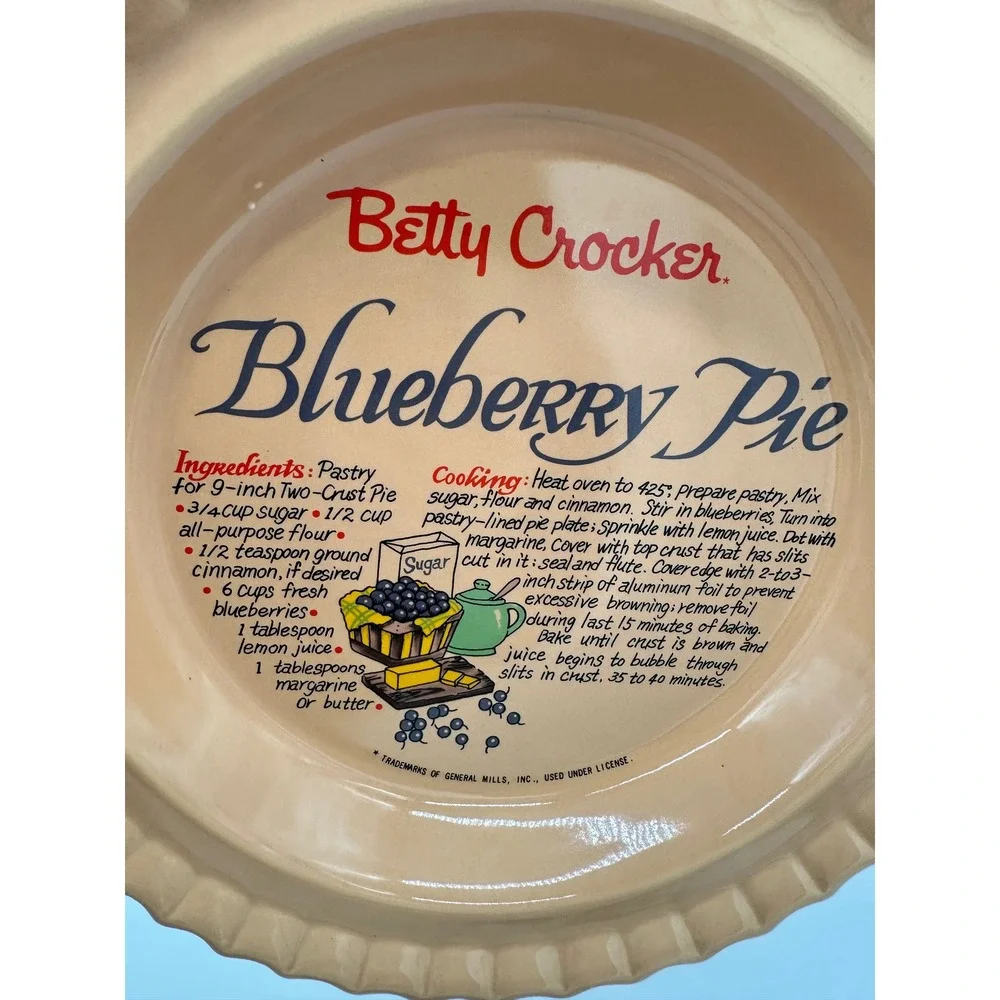Betty Crocker Blueberry Pie Keeper Ceramic Lidded Dish Vintage Tan Blue 10.5in